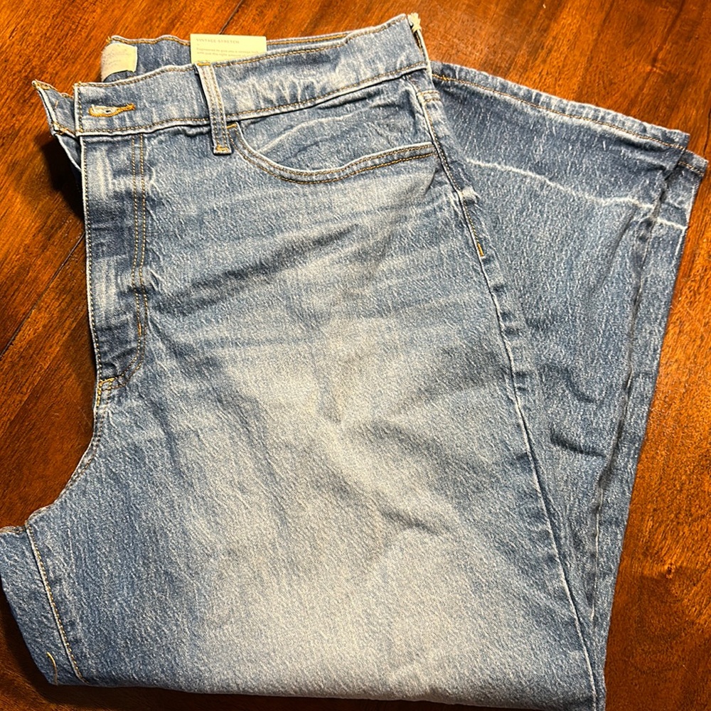 NWT- Universal Thread- Vintage Stretch- straight leg- 18p